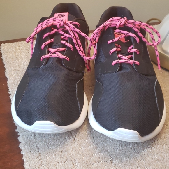 Nike Other - Nike Youth Black Pink Mesh Size 5.5 Big Girl